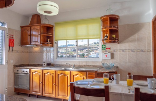 Estrela da Calheta House | Menezes House with view, Sunrise & Sunsets !.