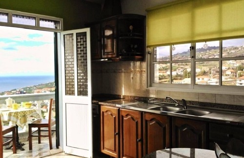 Estrela da Calheta House | Menezes House with view, Sunrise & Sunsets !.