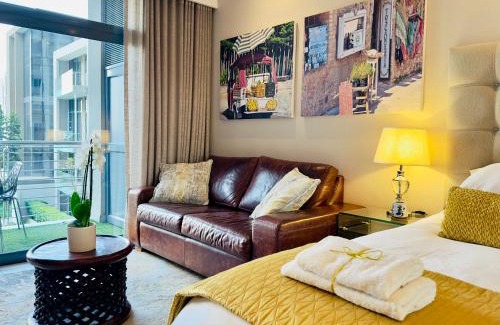 Menlyn Apartment | Menlyn Maine Residences - Napoli with king sized bed