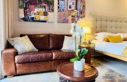 Menlyn Apartment | Menlyn Maine Residences - Napoli with king sized bed