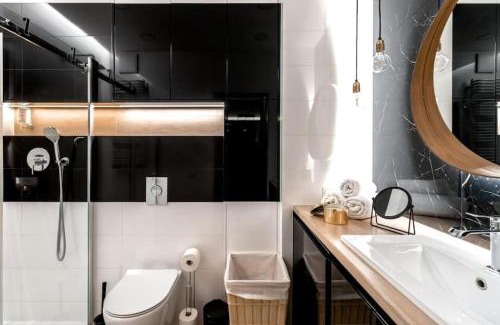 Mirow Apartment | Mennica Residence - Stylish 2-Bedroom Apartment with Private Terrace #144