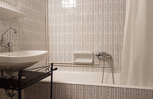 Kypseli Apartment | Menta Apartment - Athens Center, 5 BD, 2 BATH
