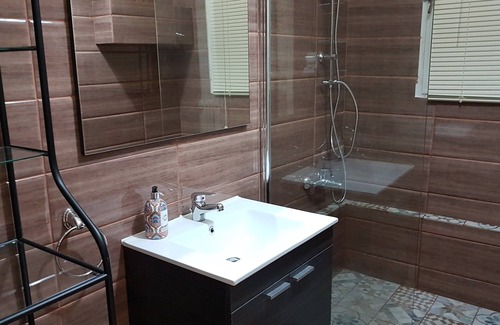 Kypseli Apartment | Menta Apartment - Athens Center, 5 BD, 2 BATH