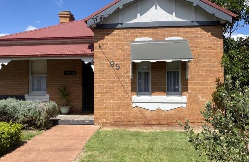 Central Mudgee Apartment | Merala a cosy cottage with easy stroll to CBD