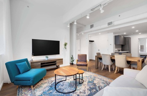 Downtown Montreal Apartment | Mercer Downtown|2BDRS-2BA|6 Guests