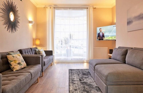 Bristol Villa | Meredith Way 2 Bedrooms Apartment