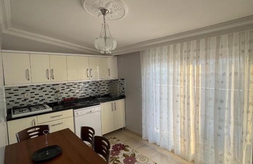 Demre Apartment | Merkezde Mangal olanağı sunan kullanışlı çatı katı