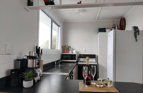 Pukehina House | Merle's Retro Beach Bachn