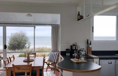 Pukehina House | Merle's Retro Beach Bachn