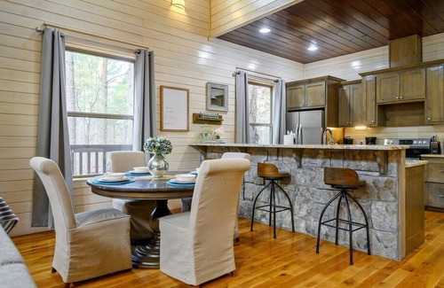 Broken Bow Cabin | Merlot Mountain: Couples Cabin w/Pool & Spa