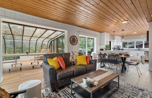 East Kootenay Cabin | Merlot Mountain | No Service Fees | Ping Pong