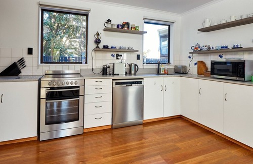 South Bay House | Mermaid's Rest - Kaikoura Holiday Home