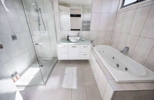 Warrnambool Apartment | Merri Seaview - seaside accommodation near the CBD