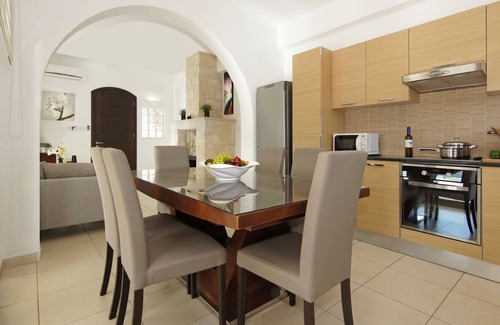 Ayia Thekla Villa | MERRY - 2Bed Bungalow in the outskirts of Ayia Napa, 5min drive from Resorts' Center
