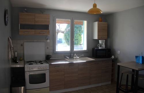 Carpentras House | Mes 3 Oliviers, quiet house with swimming pool