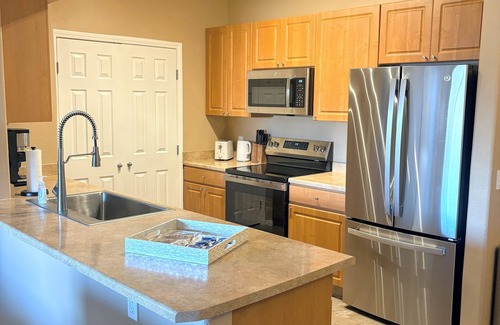 Parkwood Ranch Condo | Mesa 3 Bedroom Condo with Balcony and Pool Access