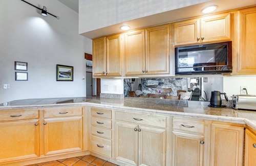 Palisade Cottage | 'mesa View House' w/Hot Tub: Walk to Winery!