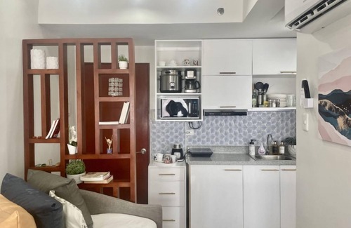 Bantud Hacienda Condo | Mesavirre Bacolod | Elegantly Furnished 1BDM w/Balcony @ LOPEZ LUX.
