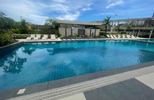 Bantud Hacienda Apartment | Mesavirre Bacolod - Elegantly Furnished 1BDM with Balcony