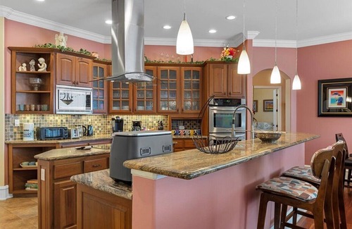 Cedar Creek House | Mesquite Retreat: Close to Austin and COTA: Fun, Family, and Friends,