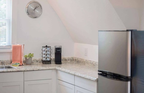 Lakeland House | Message us for Discounts! Pet & Budget Friendly