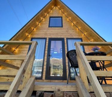 Bagvdanari Ski Chalet | Mestia Sunrise Cottage - 1BR Cosy Stay in Svaneti