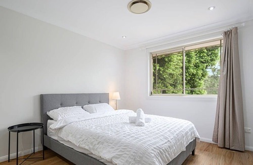 Parramatta House | MetaWise Parramatta Cozy Room with Ensuite WIFI
