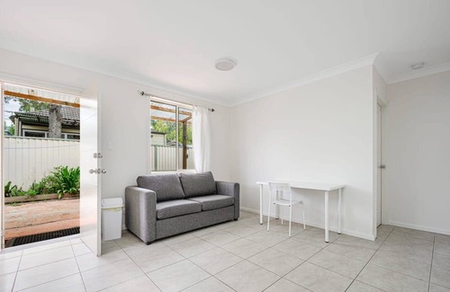 Parramatta House | MetaWise Parramatta Cozy Room with Ensuite WIFI