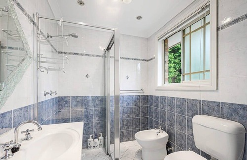 Parramatta House | MetaWise Parramatta Cozy Room with Ensuite WIFI