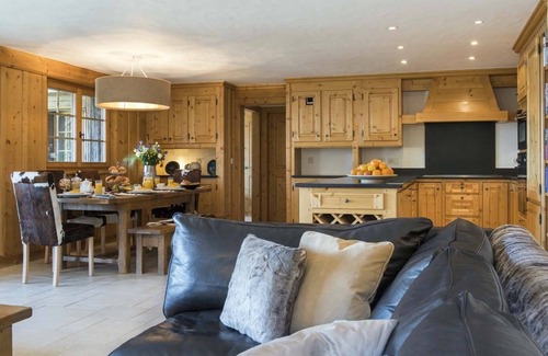 Saint-Pierre-de-Clages Apartment | Meters to the pistes and just two minutes to Medran Lift - Verbier!!