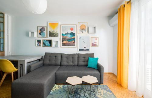 Bielany Apartment | Metro Słodowiec Charming Apartment by BookingHost