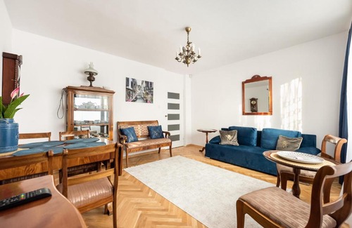 Targowek Apartment | Metro Zacisze Fausta House with Garden by BookingHost