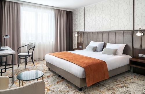 Borek Fałecki Zachod Hotel | Metropolo by Golden Tulip