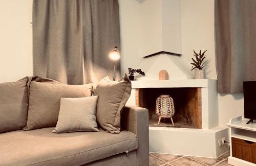 Tsilivi House | Mg Cottage - House with pool 10 mins from the beach by Villa Mana Gers
