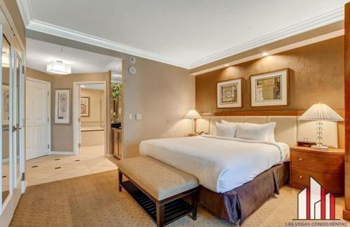Las Vegas House | MGM Signature-23-719 Strip View Jacuzzi Studio