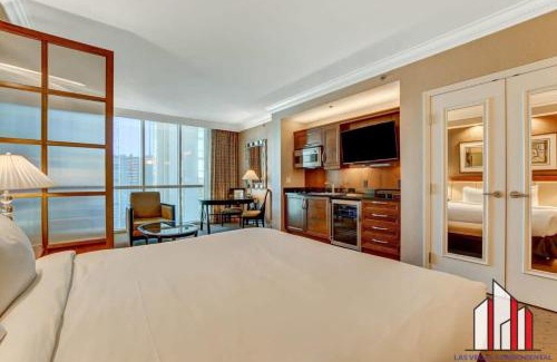 Las Vegas House | MGM Signature-23-719 Strip View Jacuzzi Studio