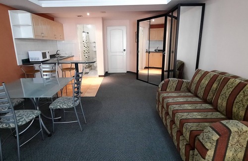 La Carolina House | MH Family Suite in the best area of the city (2 Queen beds)