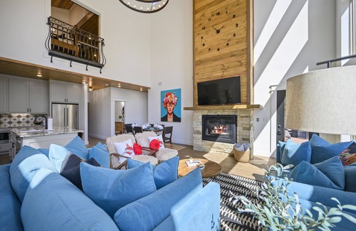 Broken Bow Cabin | Mi Vida Loca: Pool, Fragrance Free, Slide, Dog Friendly, EV Outlet, Hot Tub