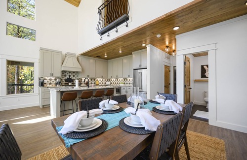 Broken Bow Cabin | Mi Vida Loca: Pool, Fragrance Free, Slide, Dog Friendly, EV Outlet, Hot Tub