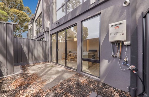 Brighton East House | Mia-2B2B-Exceptional Style Living In Brighton East