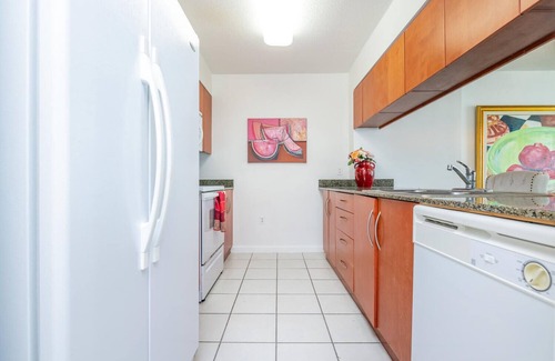 Brickell Resort | Miami Brickell unit Balcony Pool 1 pkg