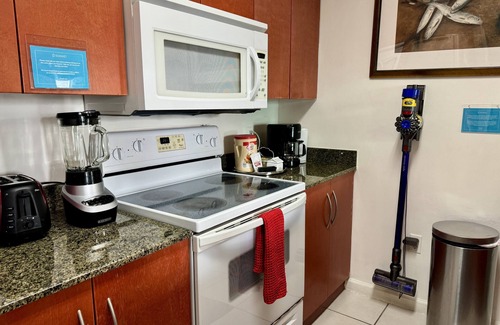 Brickell Resort | Miami Brickell unit Balcony Pool 1 pkg