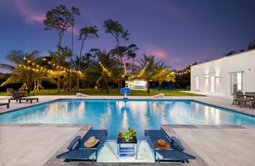 Princeton Villa | Miami Getaway in The White House , Family ,Friends Close to Miami Beaches and the Keys West