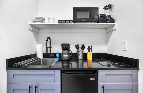 Liberty City Apartment | Miami Studio | 8 Min to Wynwood