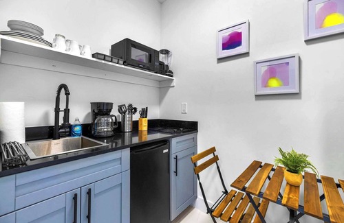 Liberty City Apartment | Miami Studio | 8 Min to Wynwood