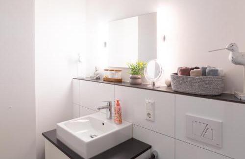 Oldenburg Apartment | MiCasa OL - Deluxe Apartment mit Stil - Carport Stellplatz - Küche - WLAN - 3,7 KW Steckdose für E Auto - Terrasse
