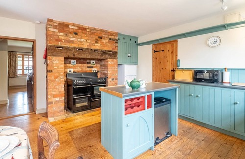 Thorpeness Cottage | Micawbers - sleeps 6 guests in 3 bedrooms