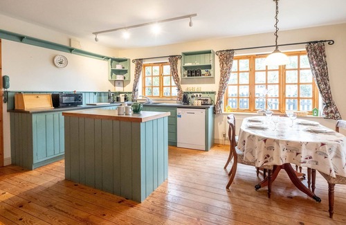 Thorpeness Cottage | Micawbers - sleeps 6 guests in 3 bedrooms