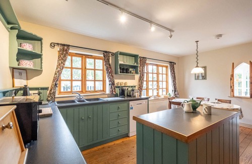 Thorpeness Cottage | Micawbers - sleeps 6 guests in 3 bedrooms