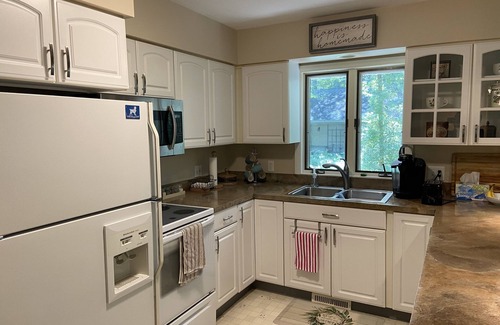 Michiana House | Michiana Home with Beach Access and Hot Tub